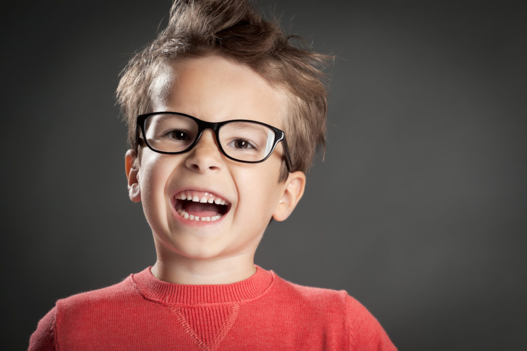 Garçon lunettes 2 enfants